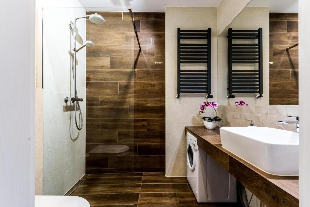Relax Jacuzzi Apartment Krakow Exterior photo
