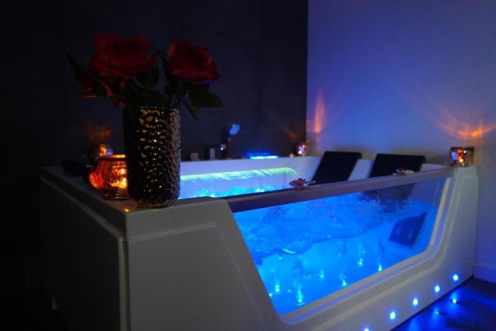 Relax Jacuzzi Apartment Krakow Exterior photo